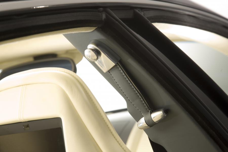 Детали интерьера Aston Martin Rapide 2010 года  (фото 122 из 190)